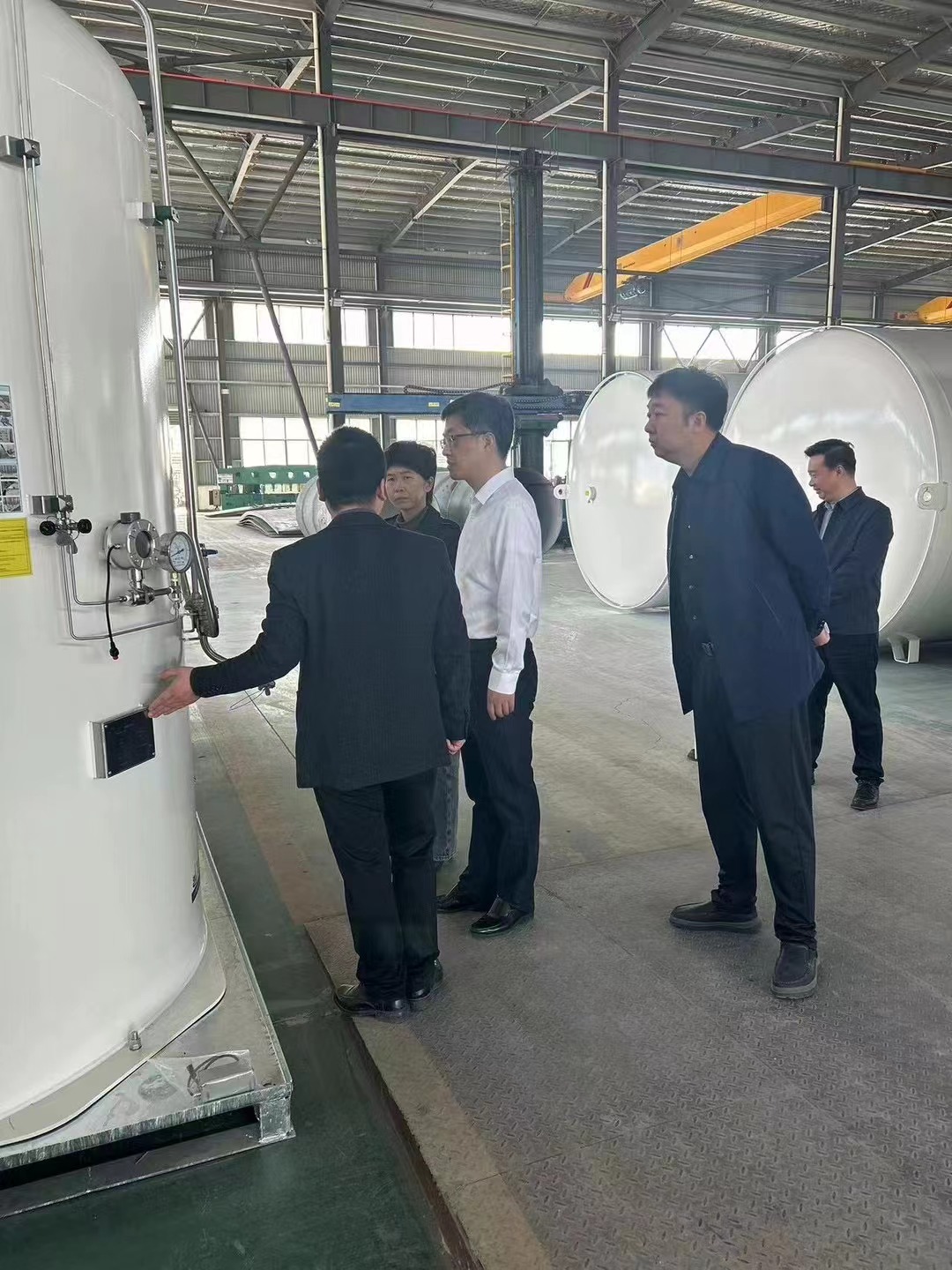 Government leaders came to Shennan Cryogenic Liquid Storage Tank Production Plant for reference and guidance