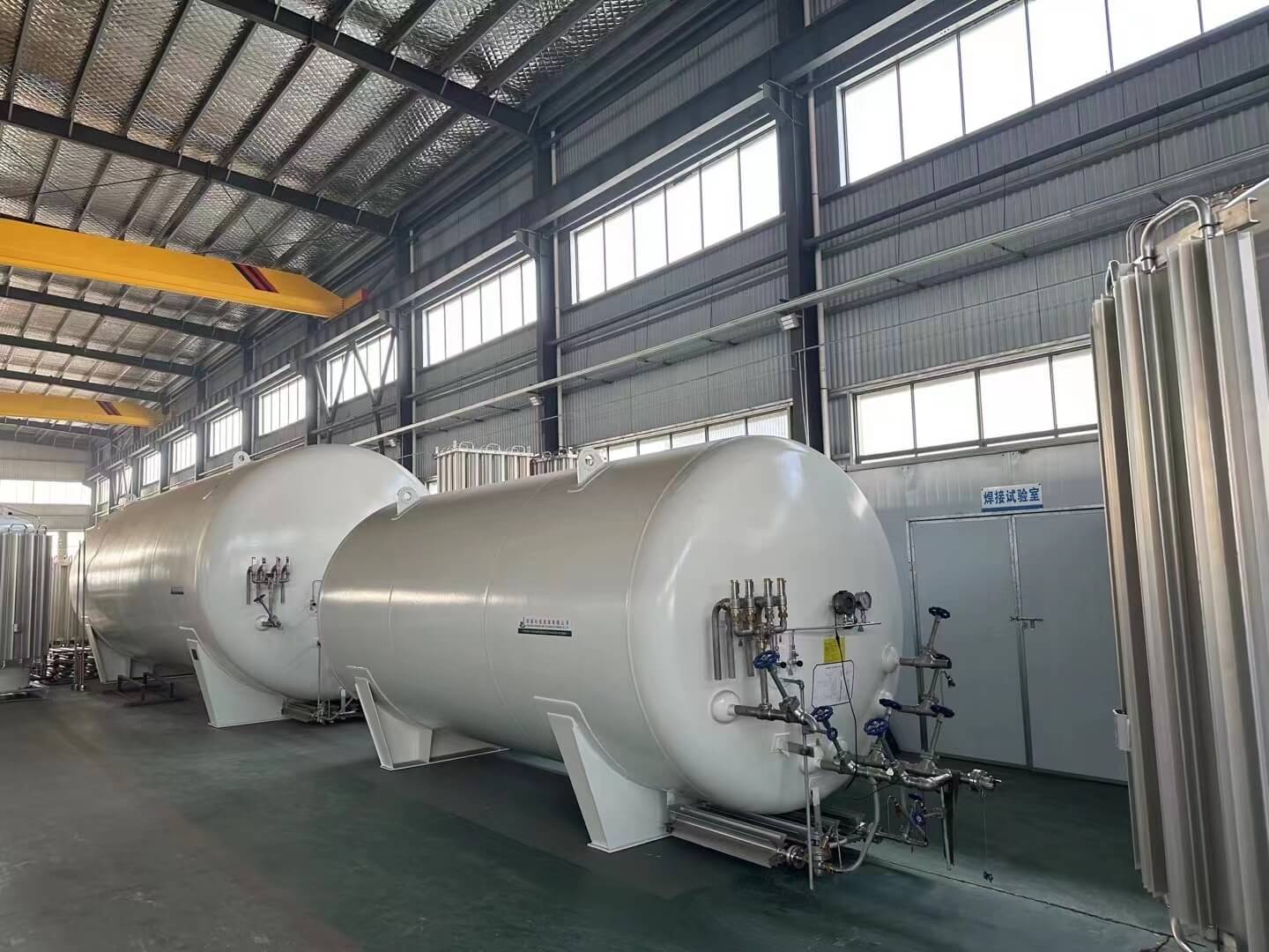 cryogenic liquid storage